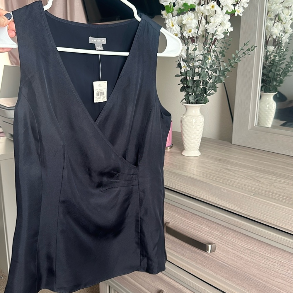 NWT Ann Taylor Sleeveless Blouse 100% silk